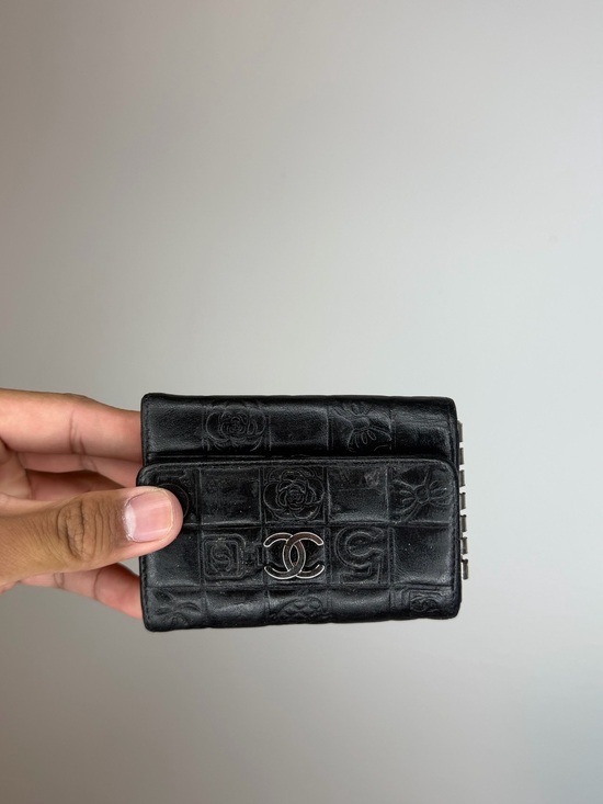 CHANEL Handbags - Chanel Precious Symbols Quilted Chocolate Bar Key Holder Case Black
6 Key
